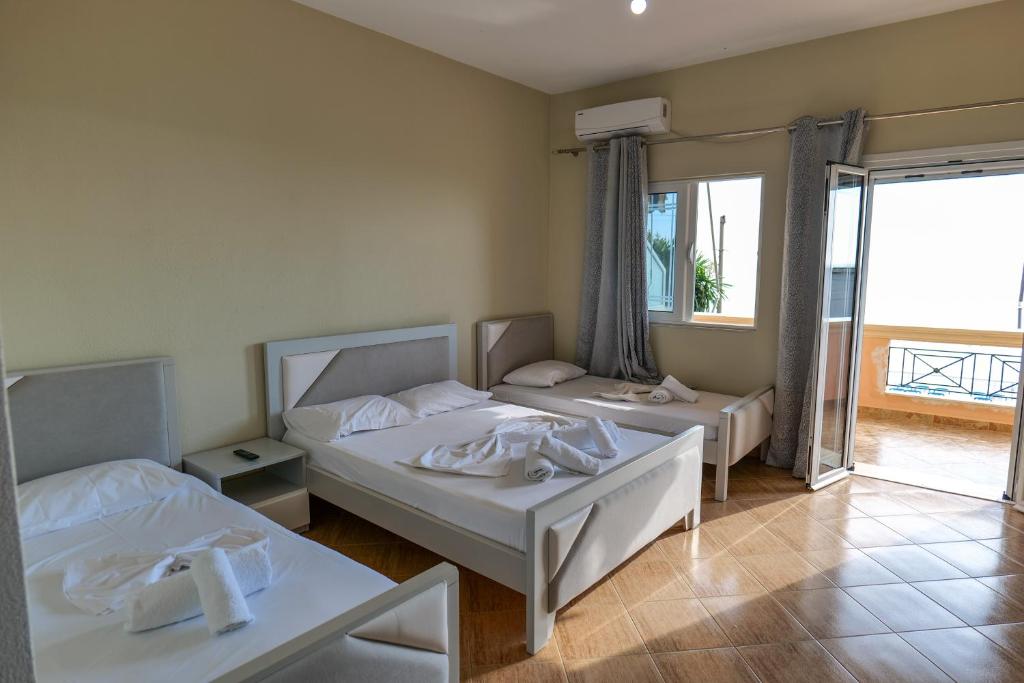 room-img