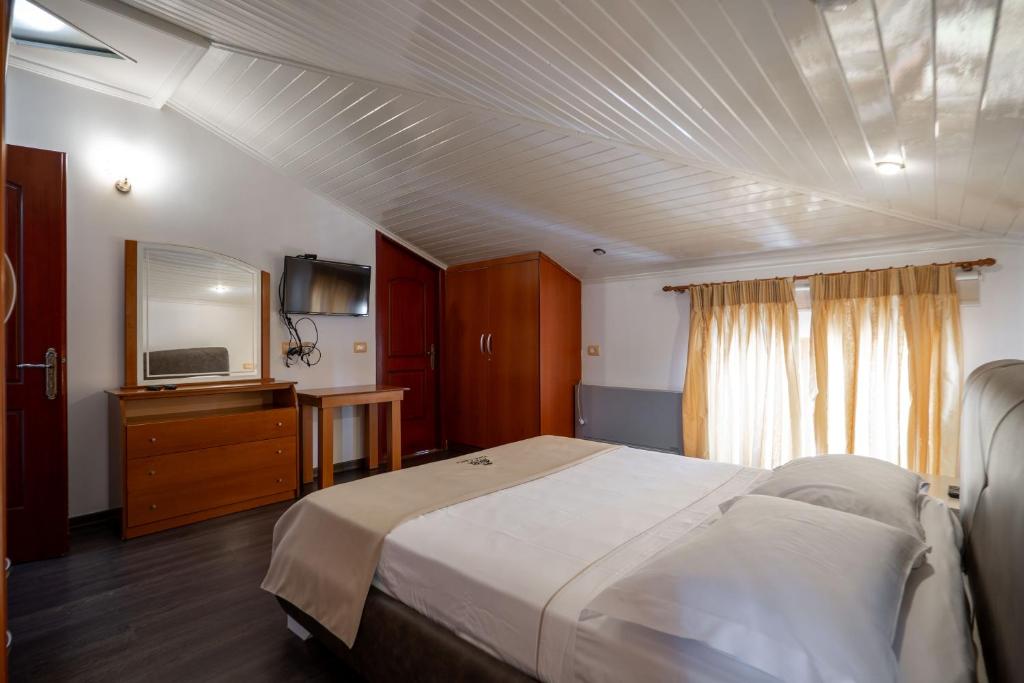 kosta apt