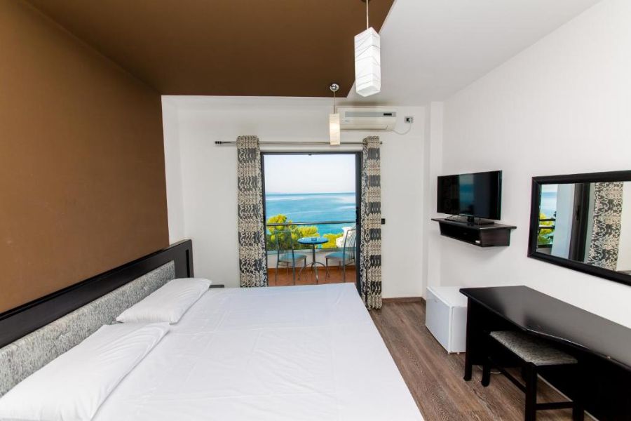  Hotel New HeavenSaranda