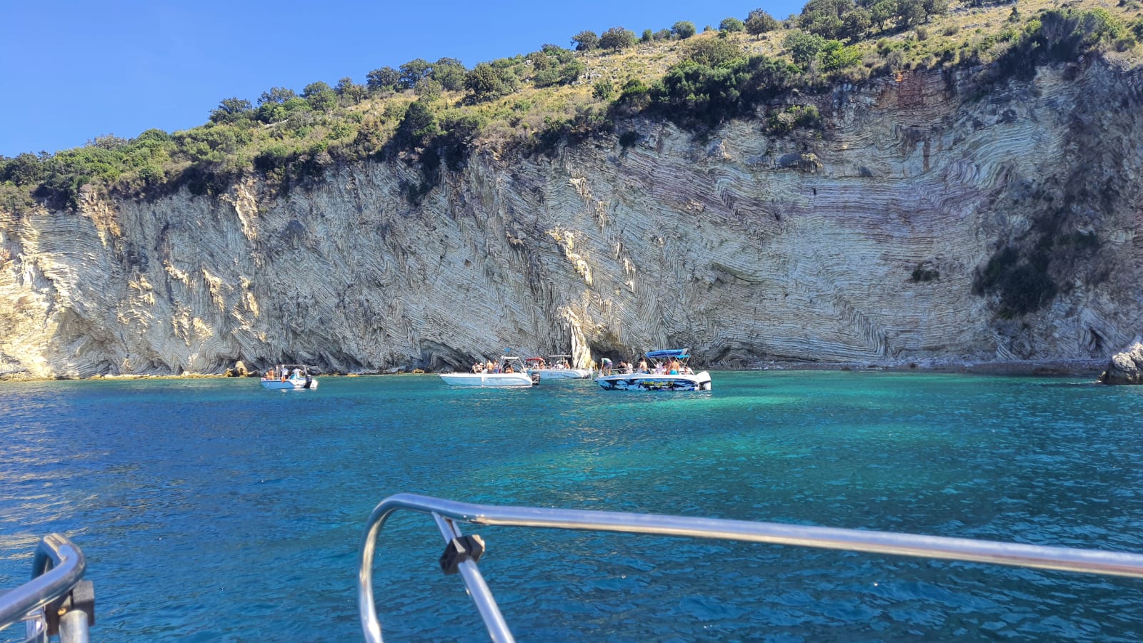 Krorëza Bay
